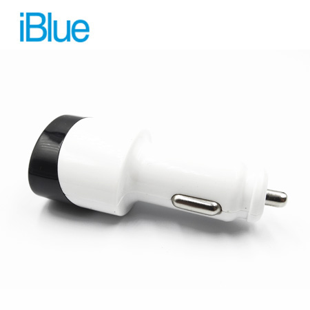 CARGADOR P/AUTO IBLUE USB P/SMARTPHONE Y TABLET BLANCO/NEGRO (PN IBCA05-B/NG)**